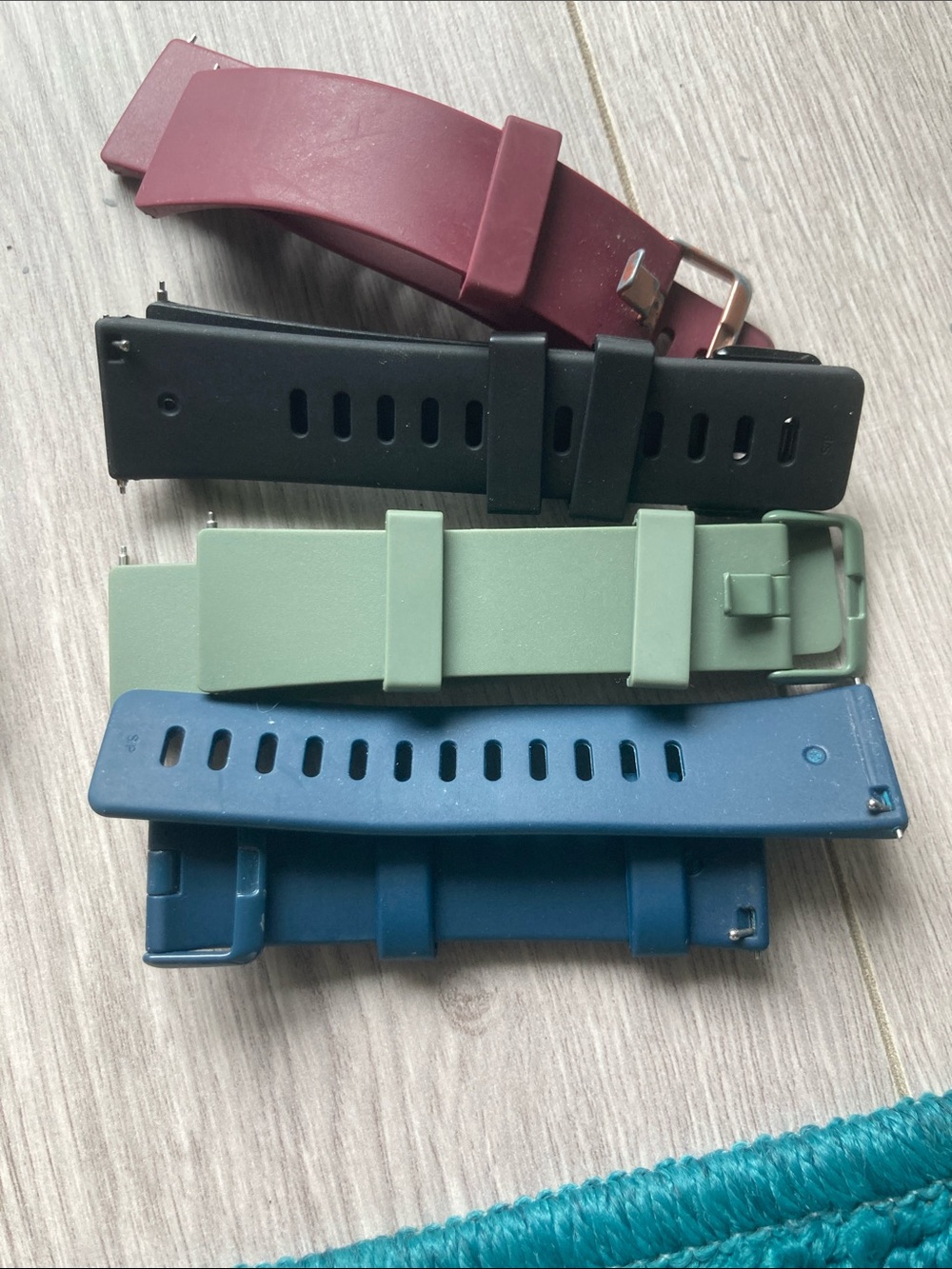 Fitbit versa 2 smartwatch, includes charger, 8-10 straps/bands - Picture 5 of 12